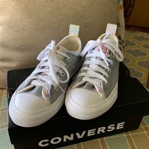BRAND NEW!! Girls Converse Sneakers!